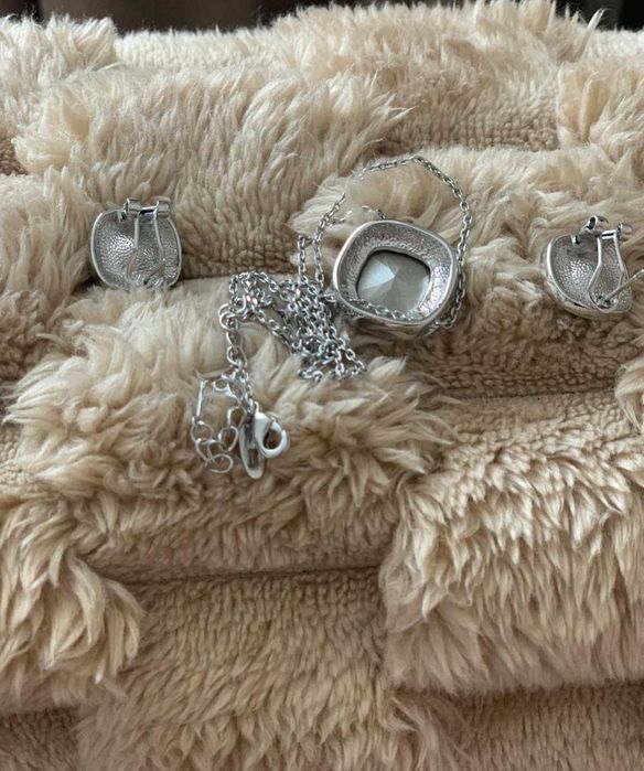 Продам бижутерию.