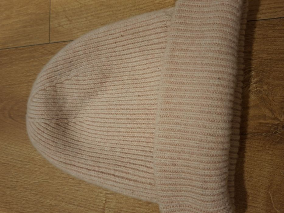 Czapka ALMANIA wełna z satynowa podszewką pudrowy róż