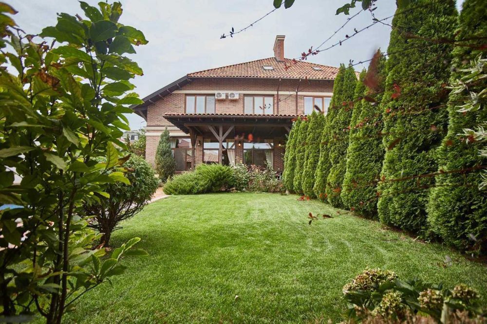 Красивый надежный дом у моря