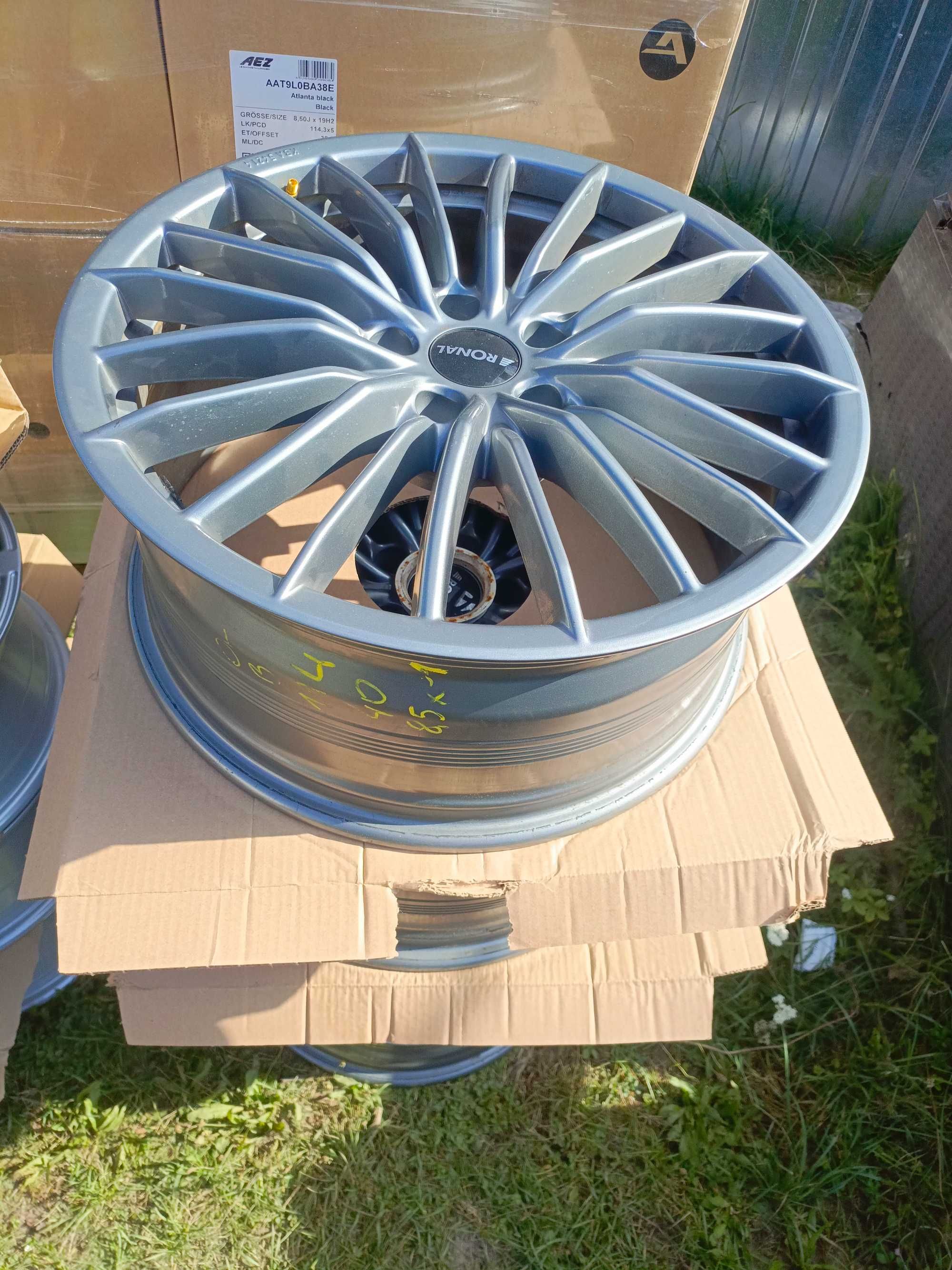 Nowe powystawowe felgi aluminiowe 8,5jx19 et40 5x114,3