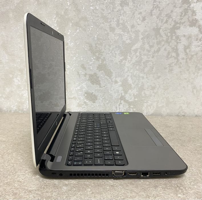 ігровий ноутбук HP 250 15.6" 8GB озу/120GB SDD+500GB HDD