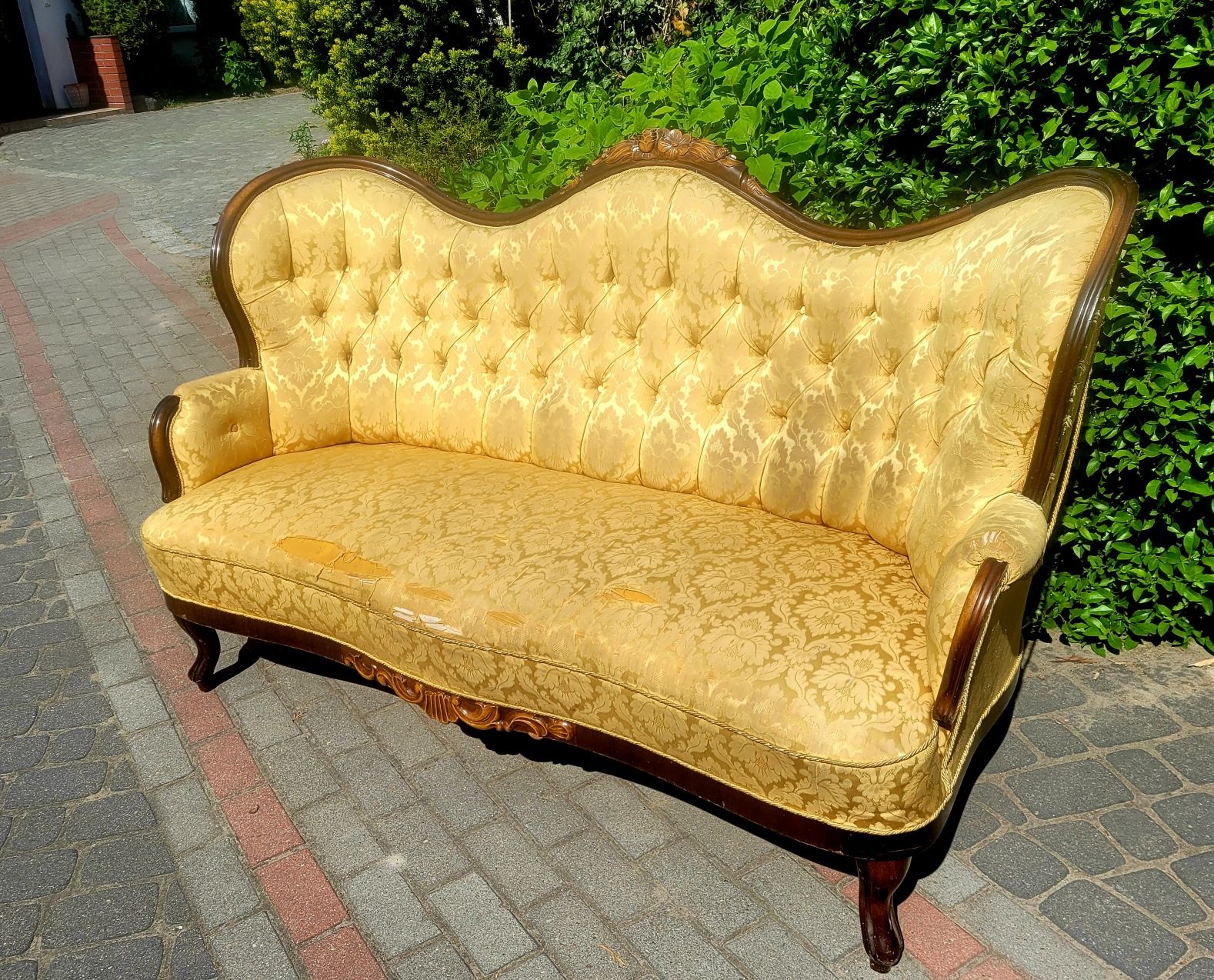 Sofa w stylu Ludwika – mebel z duszą