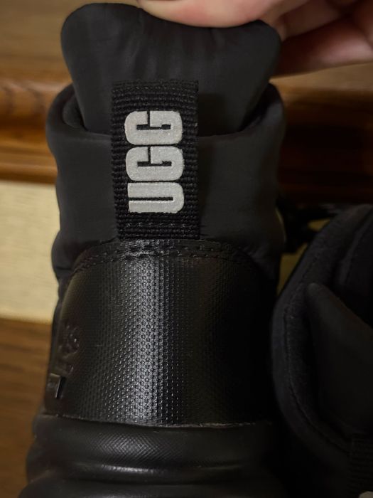 Теплі кросівки UGG