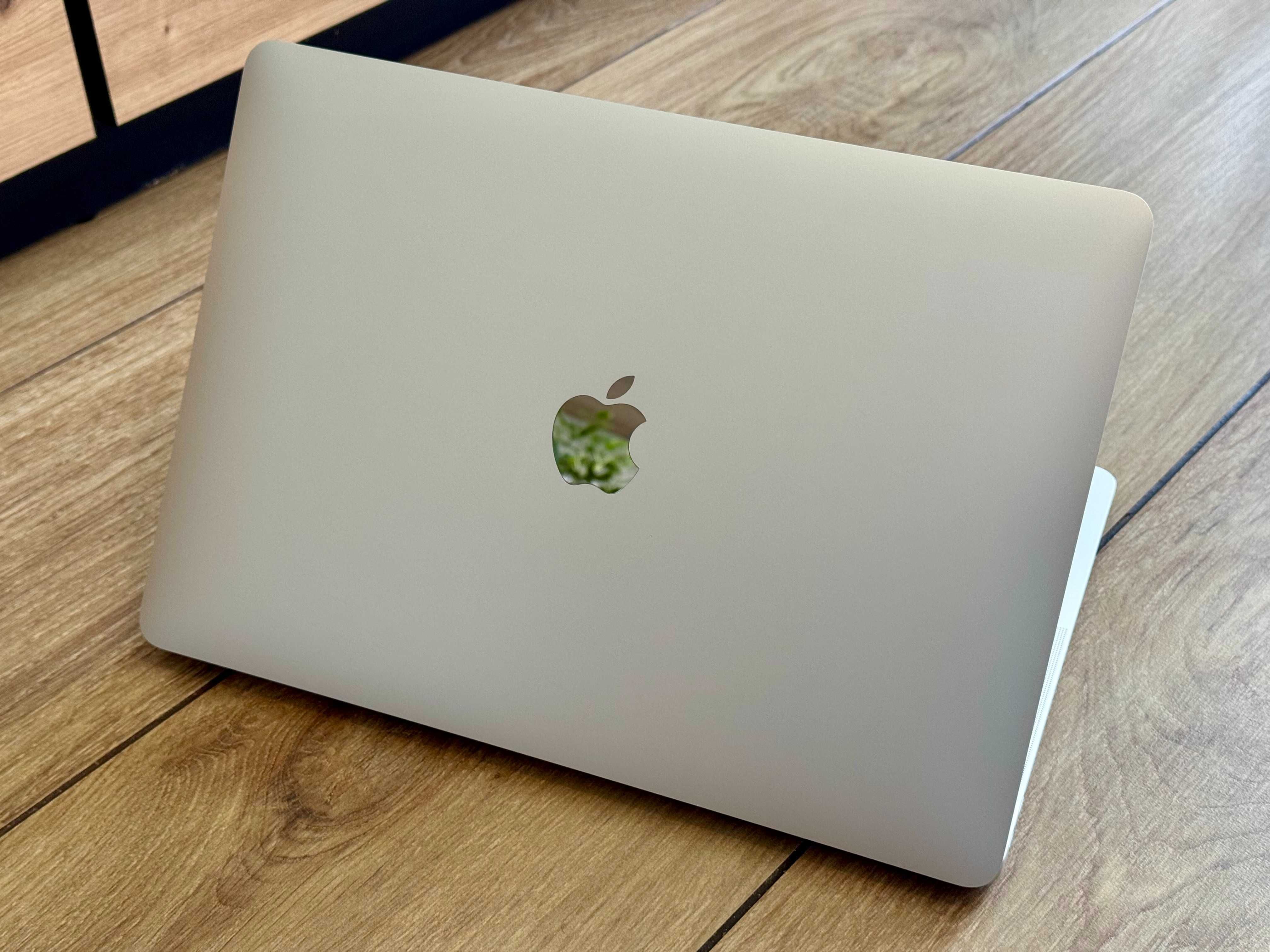 Apple Macbook Air 13.3" A2337 CPU M1 / 8GB / 512GB SSD / stan idealny