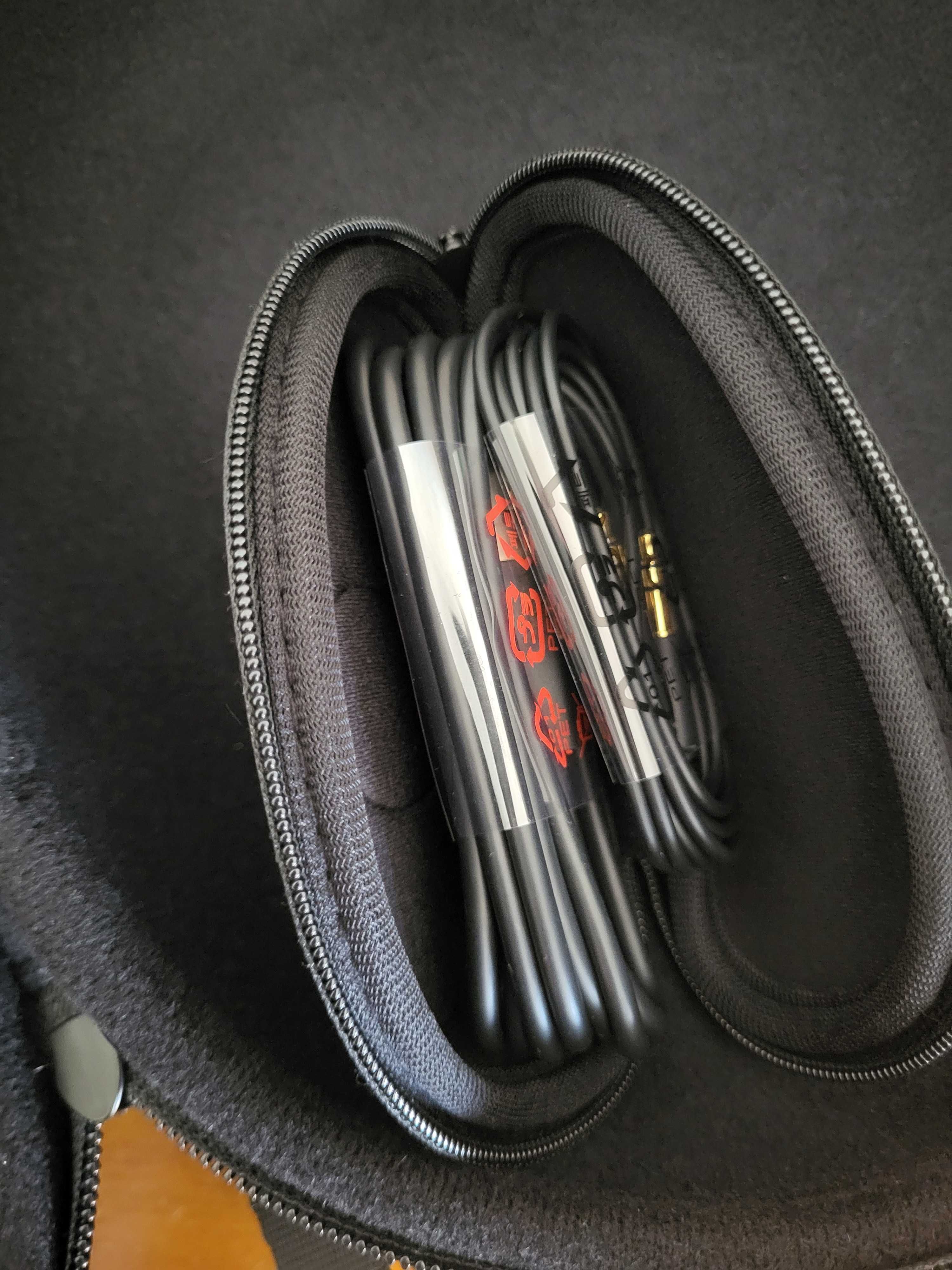Headphones Mercedes-Benz capa protetora
