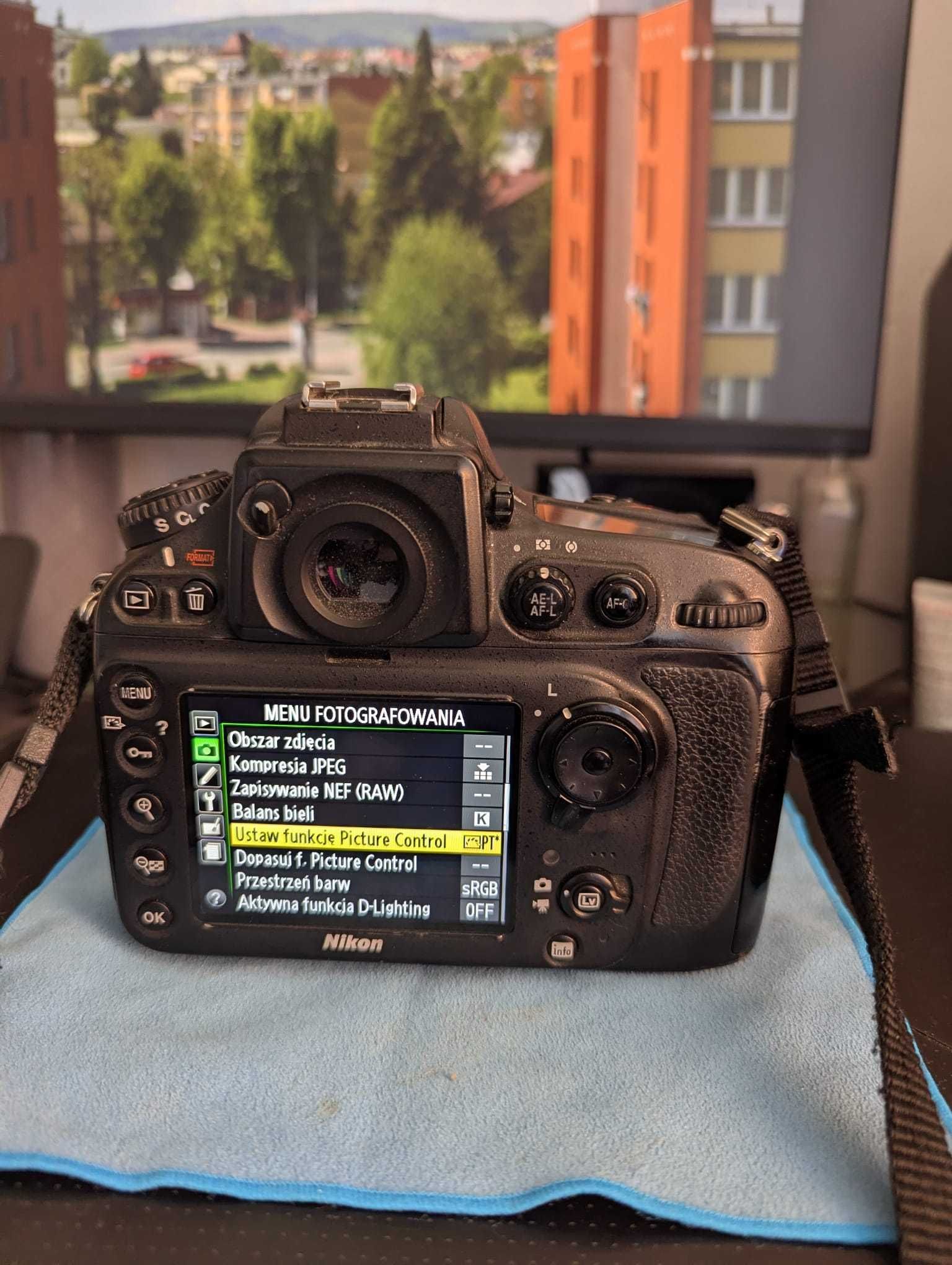 Nikon D800 z małym przebiegiem.