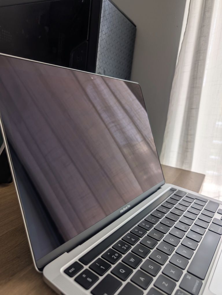 MacBook Pro 13" M1 (A2338) - 16GB RAM | 256GB SSD - Impecável
Vendo Ma