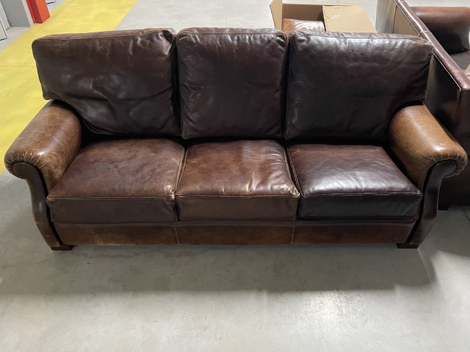 Par Sofás em couro