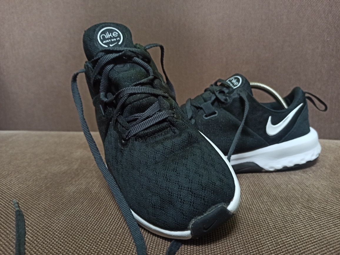 Кросівки Nike р.36,5