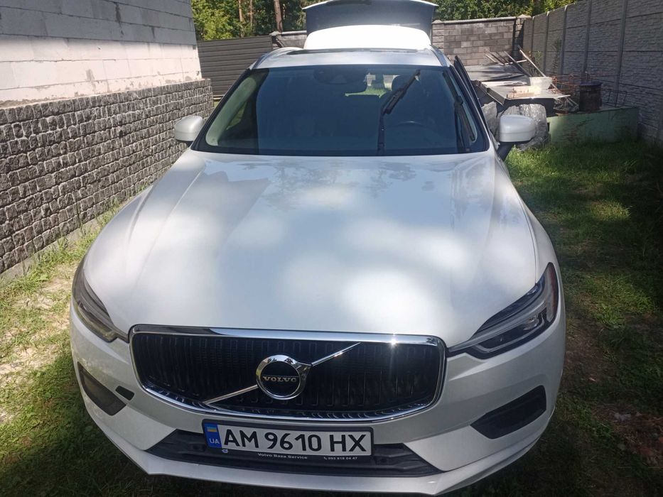 Продаю власний автомобіль VOLVO XC60 Momentum 2018 року