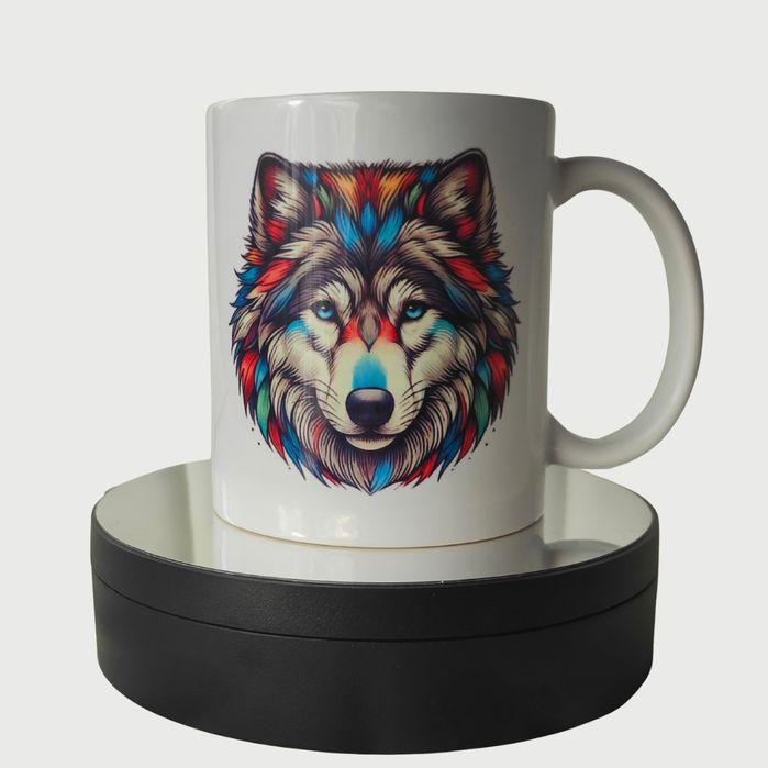 Kolorowy kubek z wilkiem