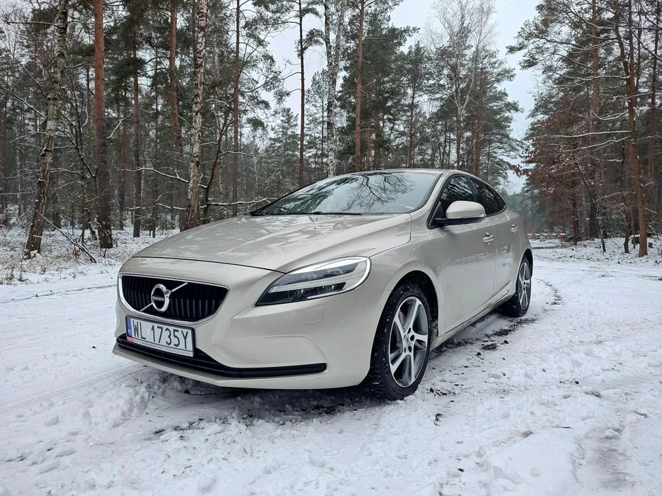 Volvo V40 MOMENTUM led niski przebieg nowe opony jasne skóry