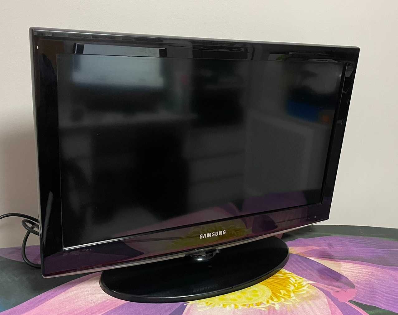 Телевизор Samsung LE26C450E1W 26 дюймов черный + пульт