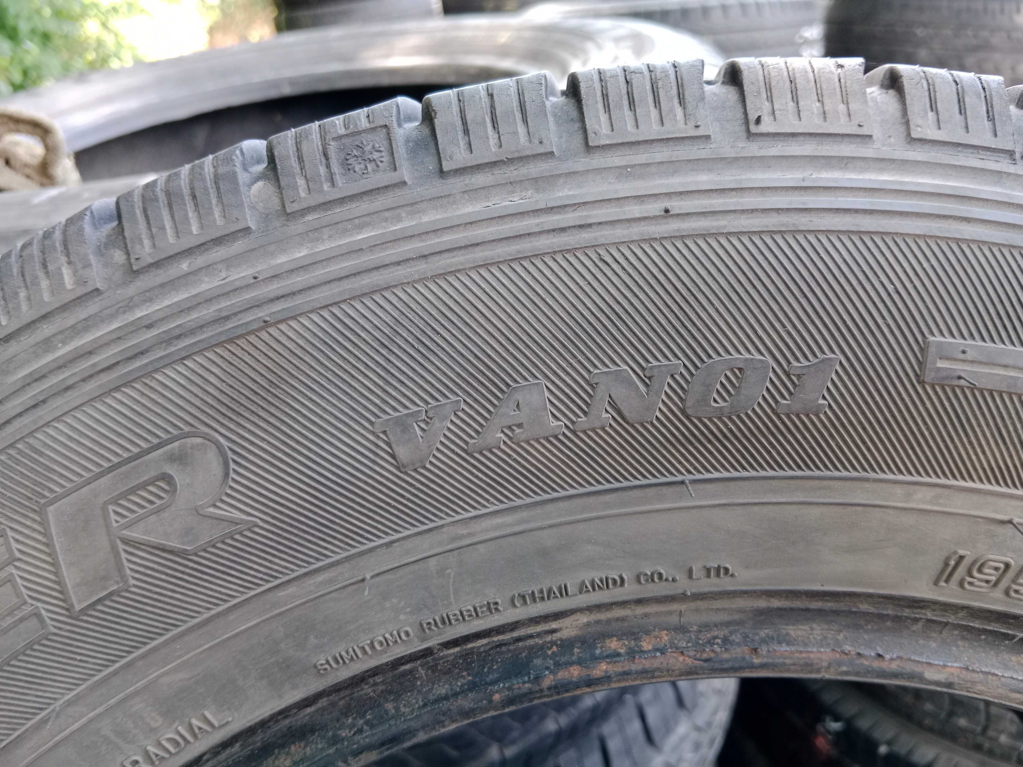 Opona używana zimowa 195/70R15C Falken Eurowinter Van01 1szt.