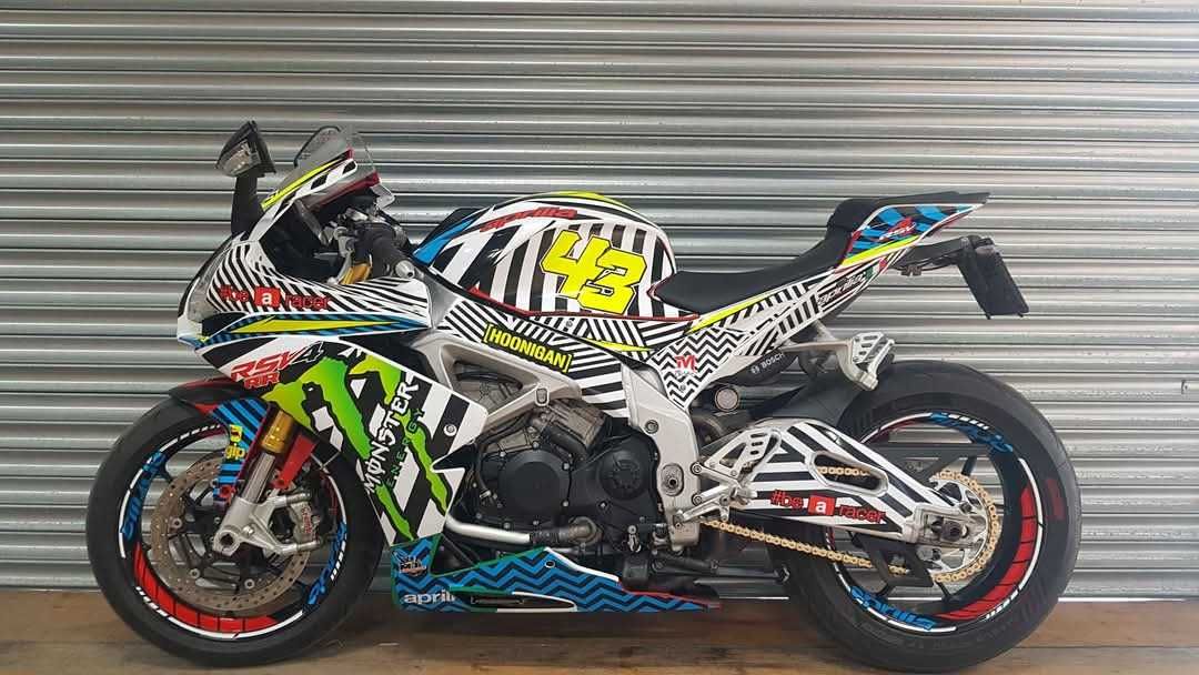 Aprilia rsv4 rr 2015
