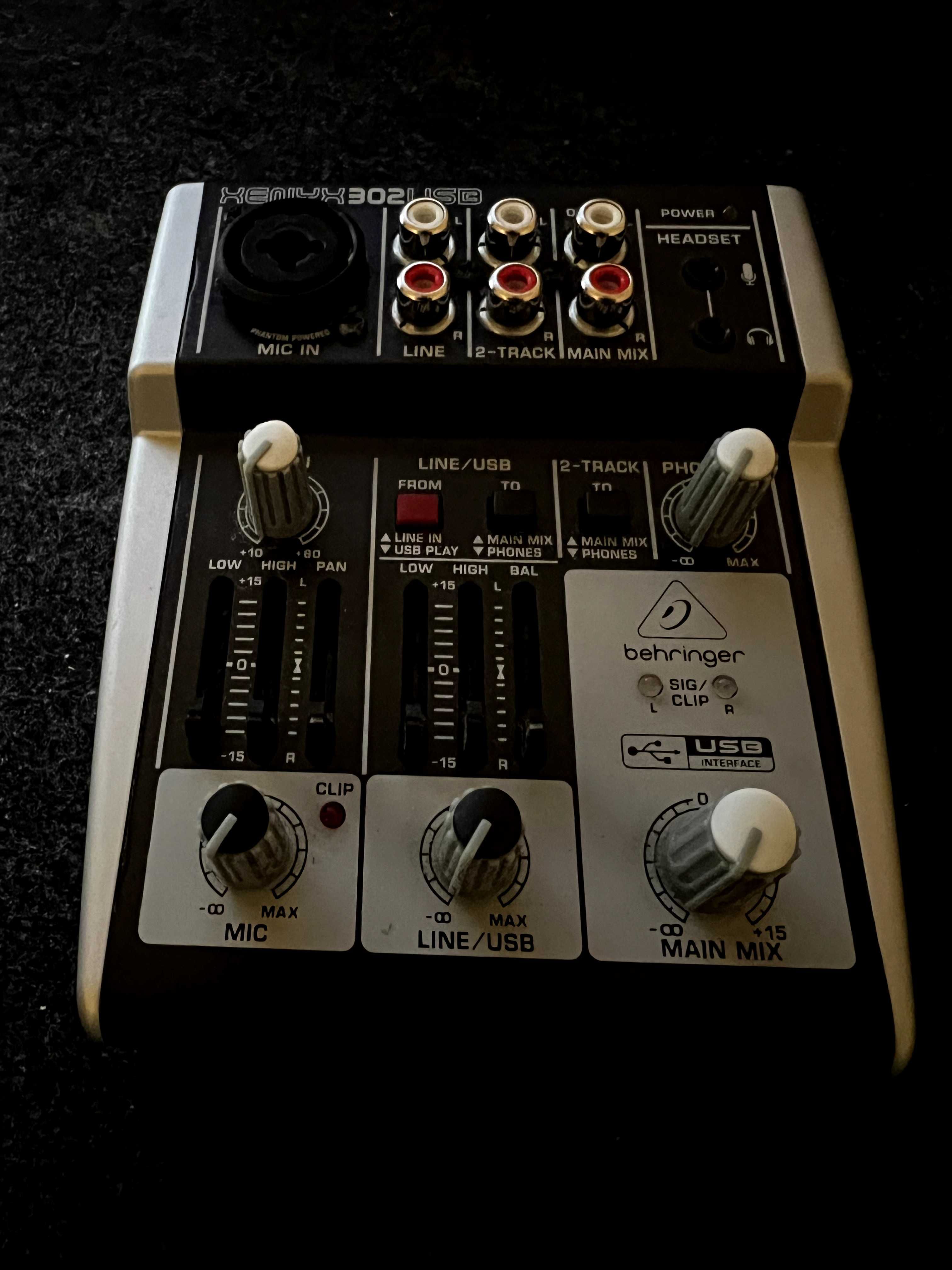Mesa de mistura USB - Behringer Xenyx 302USB
