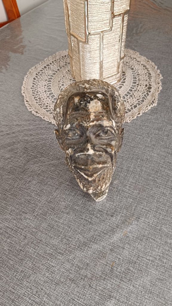 Busto de mármore marrom pequeno vintage de homem africano com barba