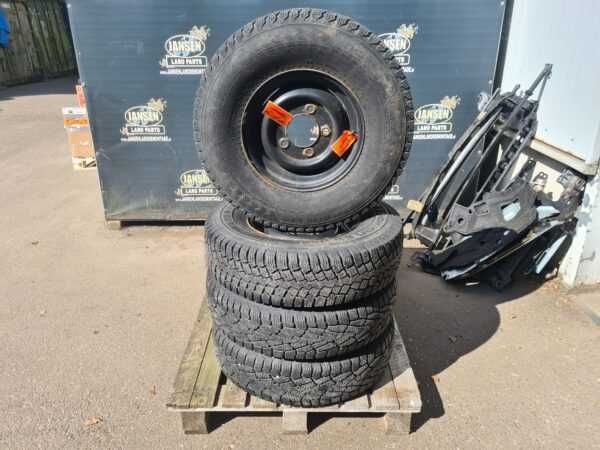 Land Rover jantes ferro e Pneus 235x85x16 - 25% Desconto