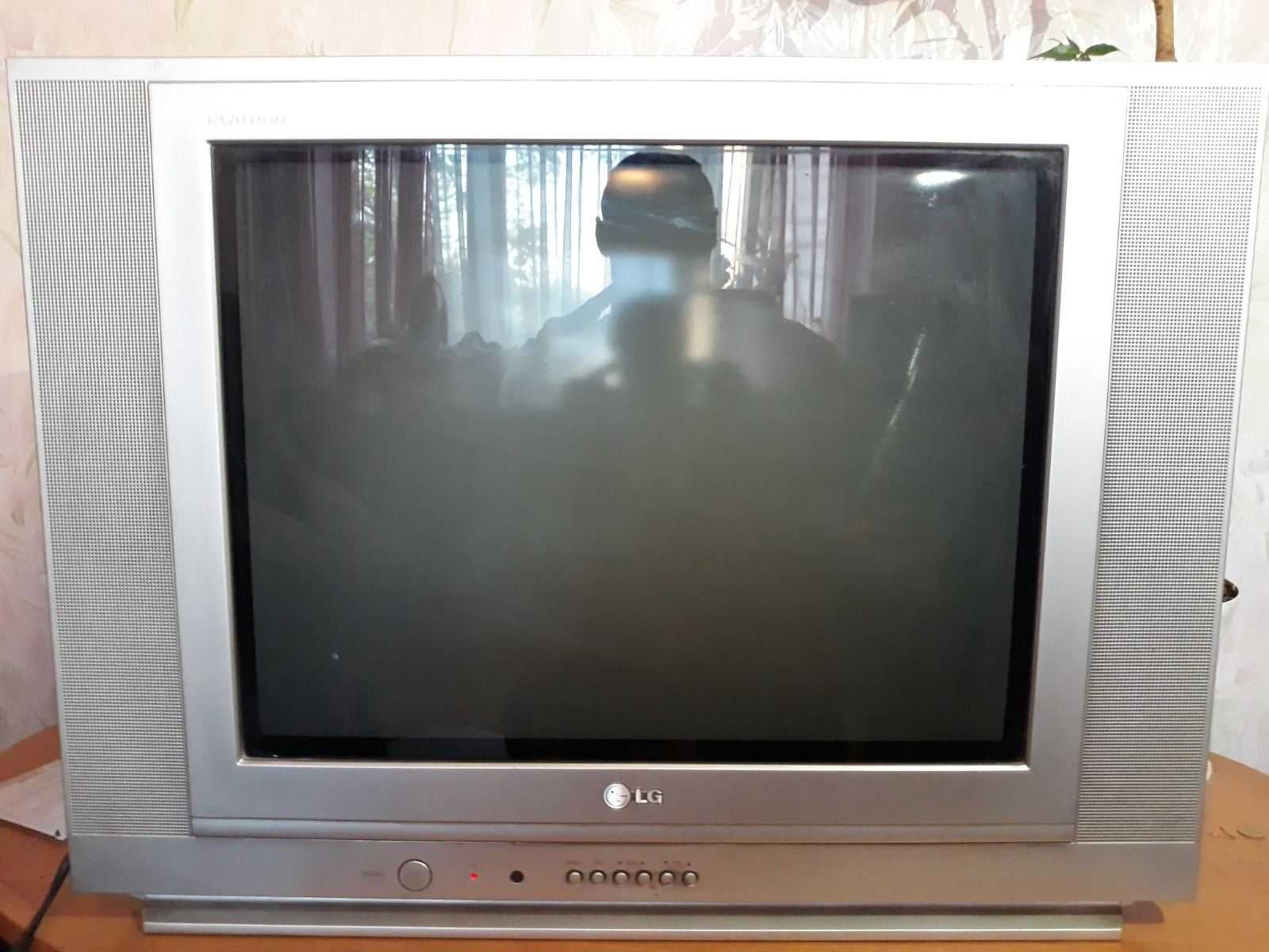 Продам телевизор LG RT - 21FD15V. Рабочий