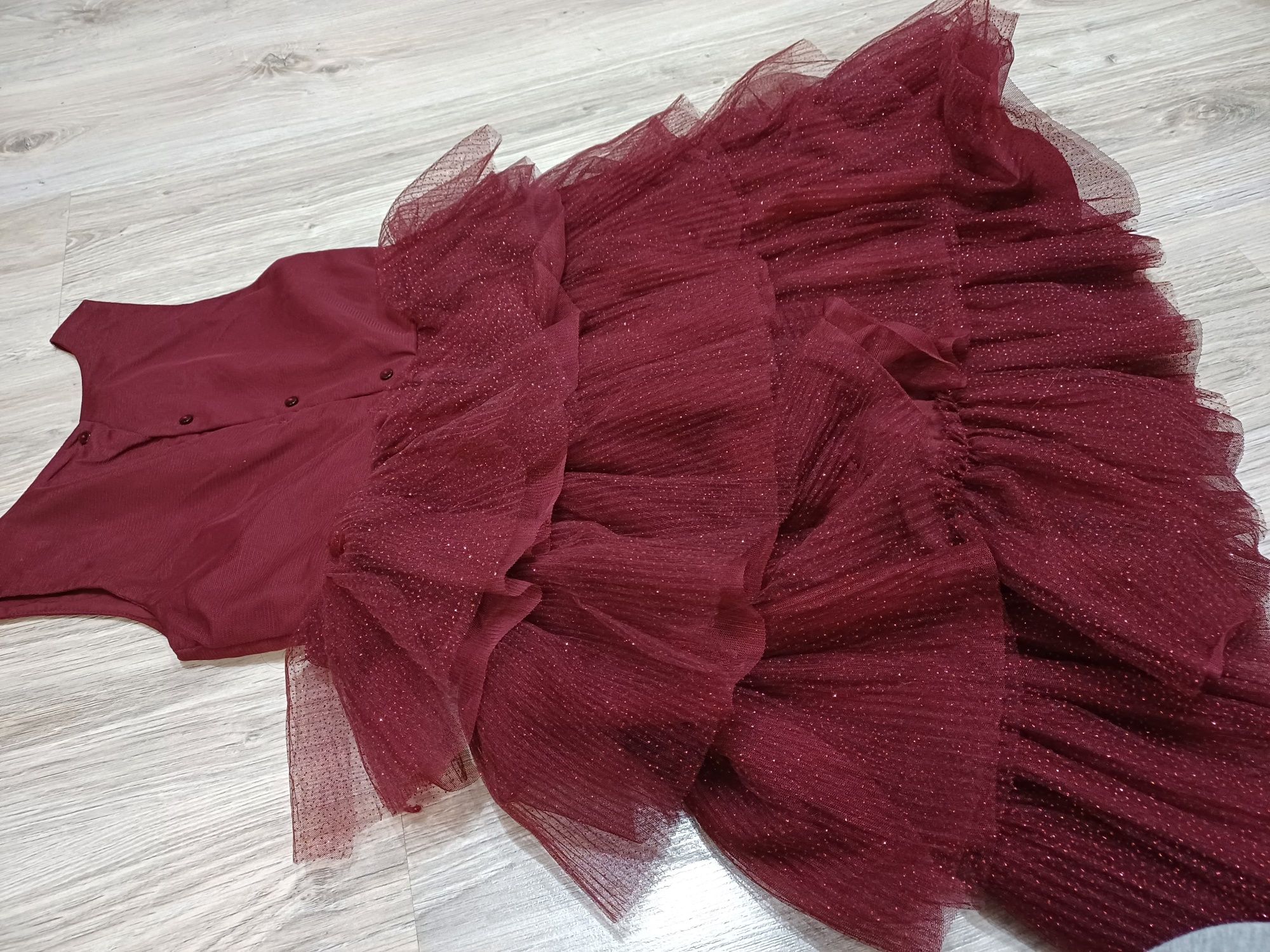 Sukienka bordowa H&M r.128 cekinowa, tiulowa