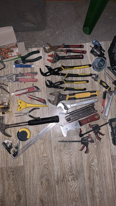 Zestaw hydrauliczno elektryczny ze skrzynka stanley