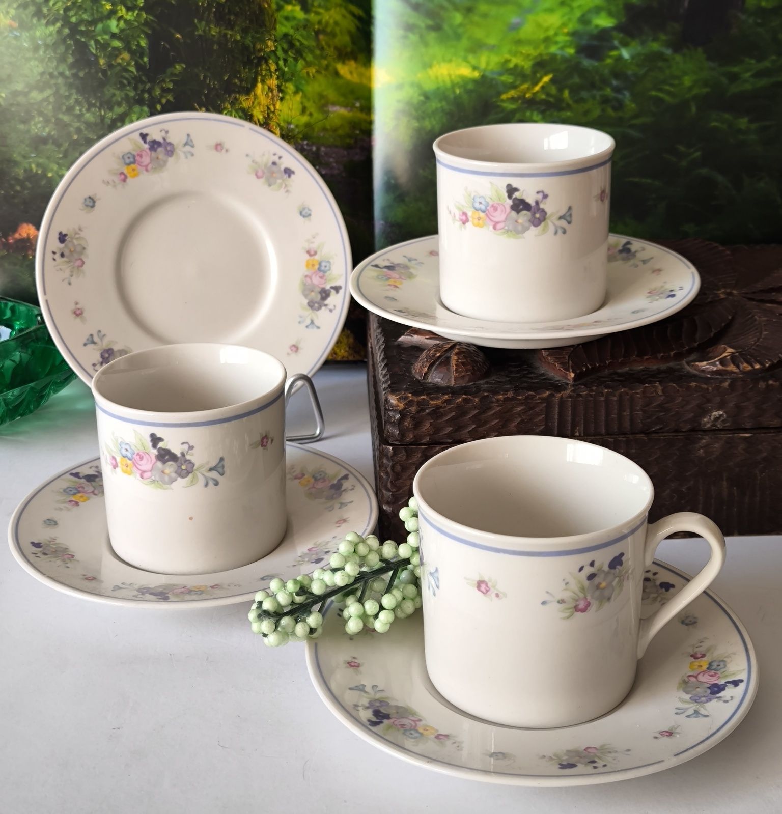 Kubki 3 sztuki+ spodki piękna porcelana
