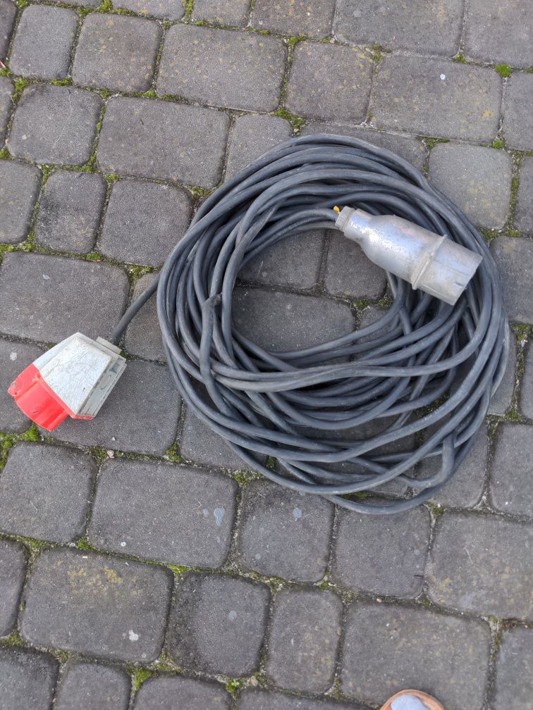 Kabel siłowy z wtykami