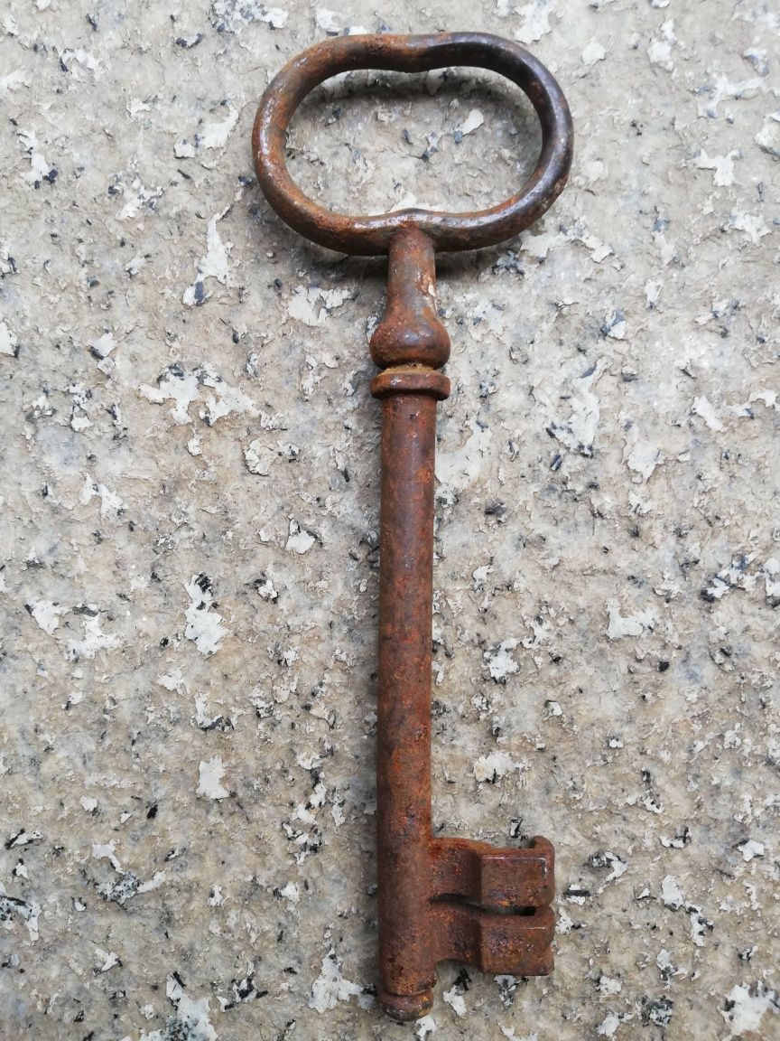 stary klucz z okresu przedwojennego antyk