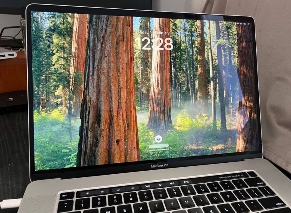 MacBook Pro 16 2019 i7 32GB 4GB 512GB SSD
