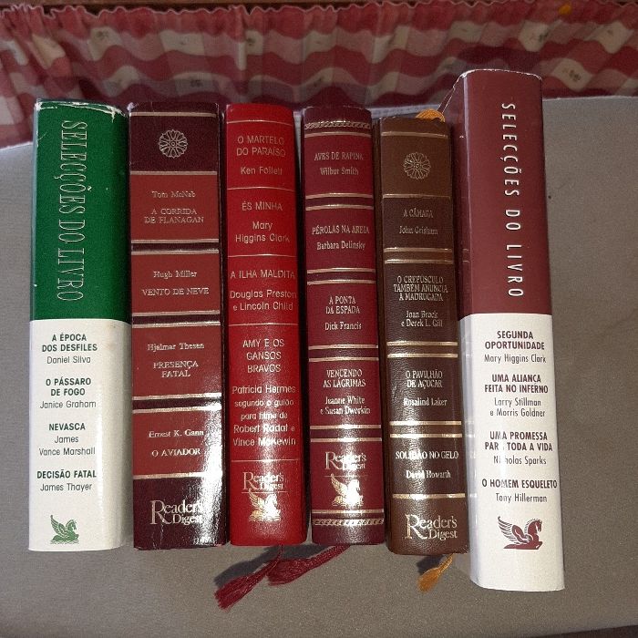 Vários livros antigos