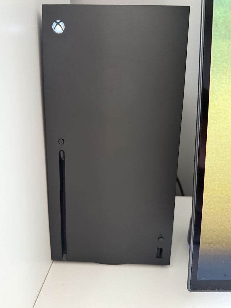 Kosola XBOX series X 1TB + gry, bateria, bardzo dobry stan