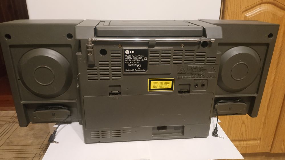 Музыкальный центр LG, диск, радио работает.