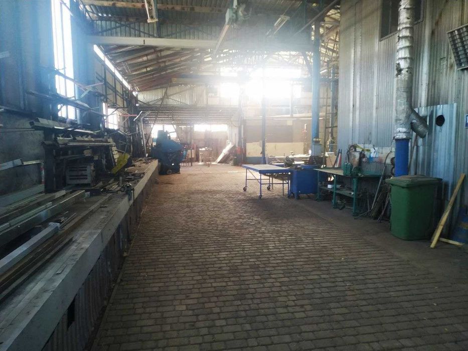 Виробниче приміщення з кран-балкою