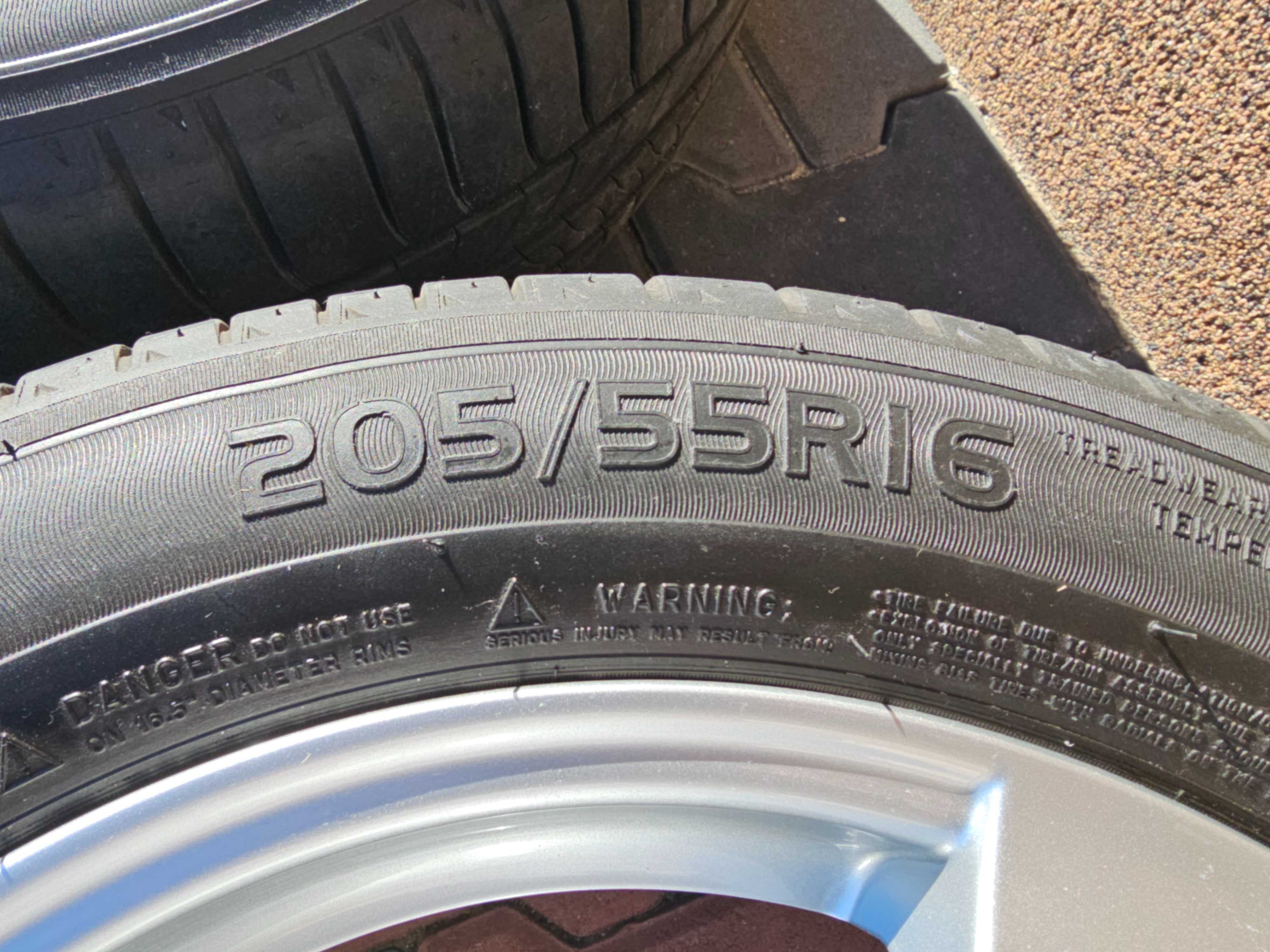 Alufelgi Dezent RE z oponami Michelin 205/55 R16 lato + czujniki tpms
