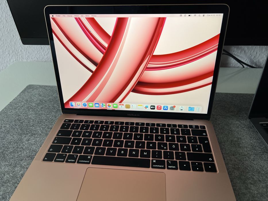 #1698 Apple macBook air A1932 laptop mac book intel  ssd