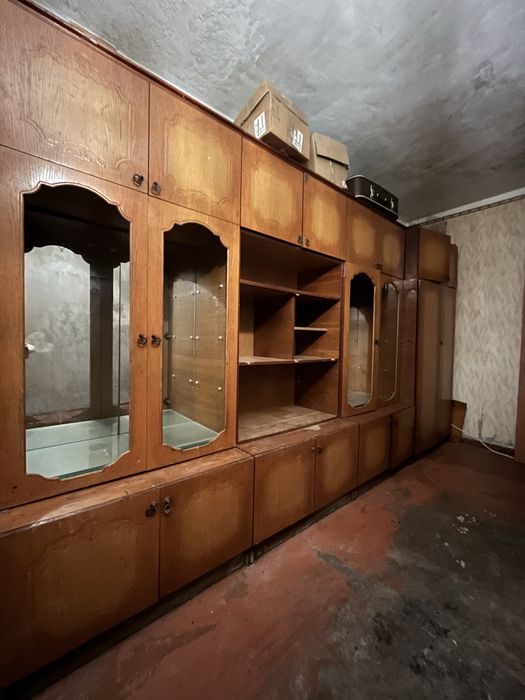 Шафа стінка в кімнату