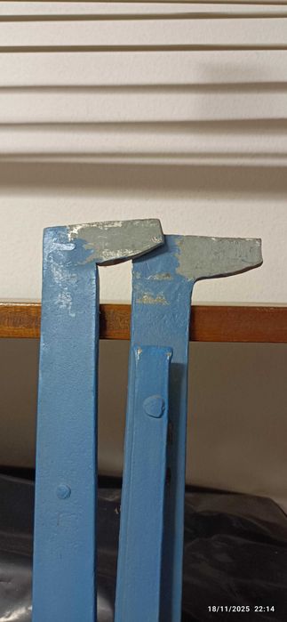 Cama de ferro antiga