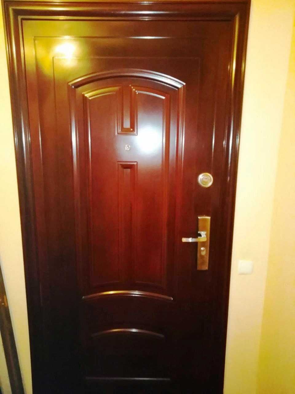 Продам 1 комнатную гостинку метро Малышева