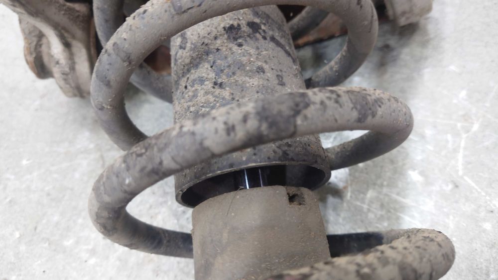 VW Audi A4 B5 Passat B5 Amortyzator Mocowanie Wspornik Prawy Przód