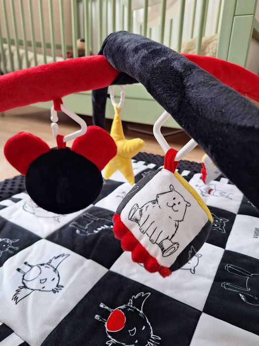 Mata edukacyjna kontrastowa Babysteps