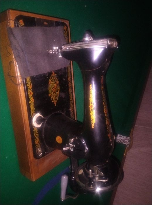 Продам швейную машинку.