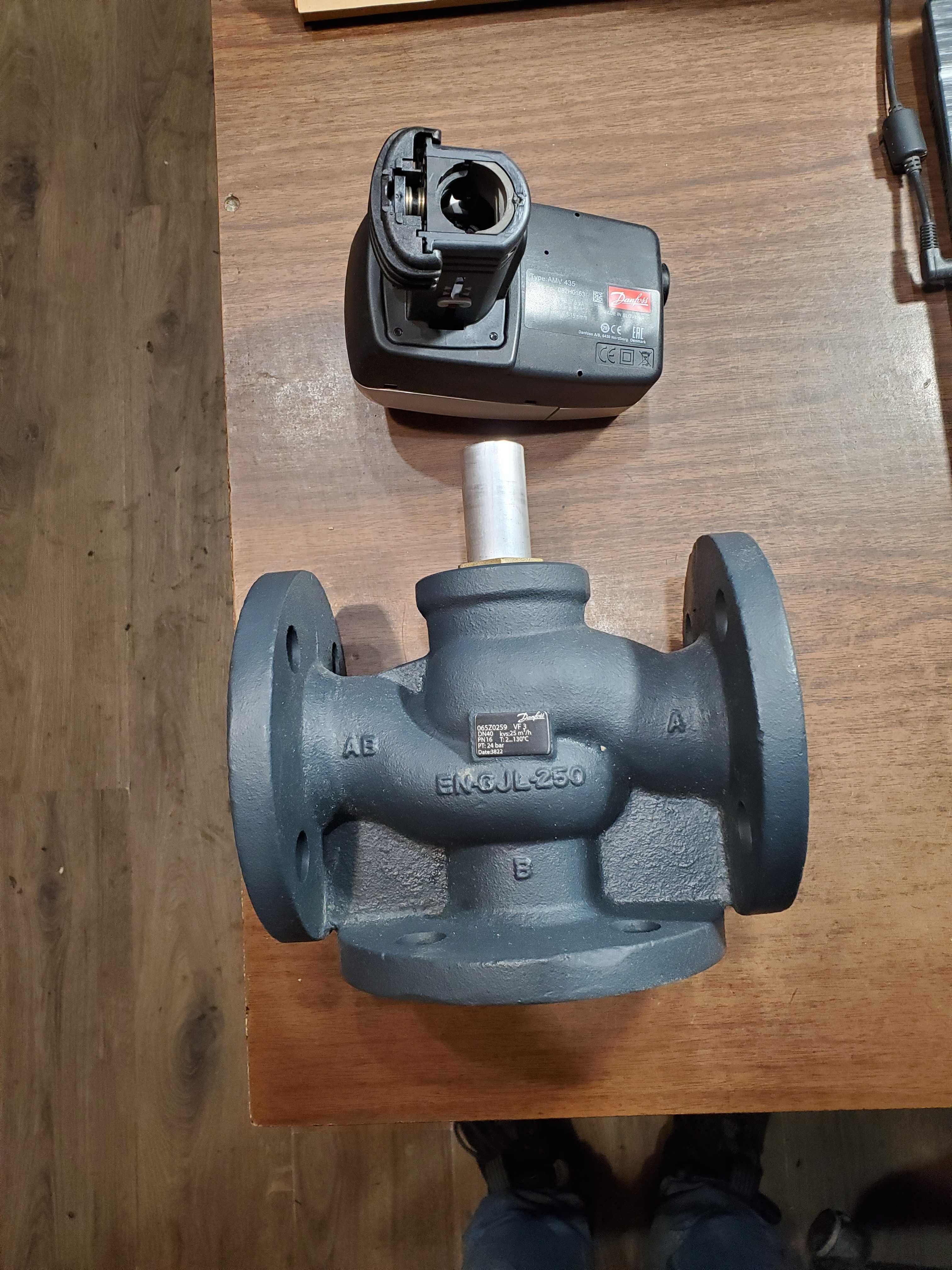 Сідельний регулюючий клапан Danfoss VF3 з електроприводом