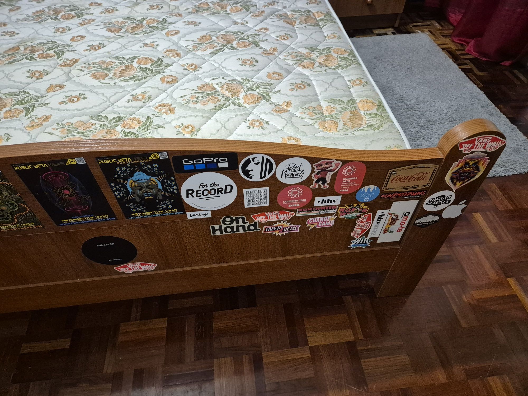 Cama de casal com estrado