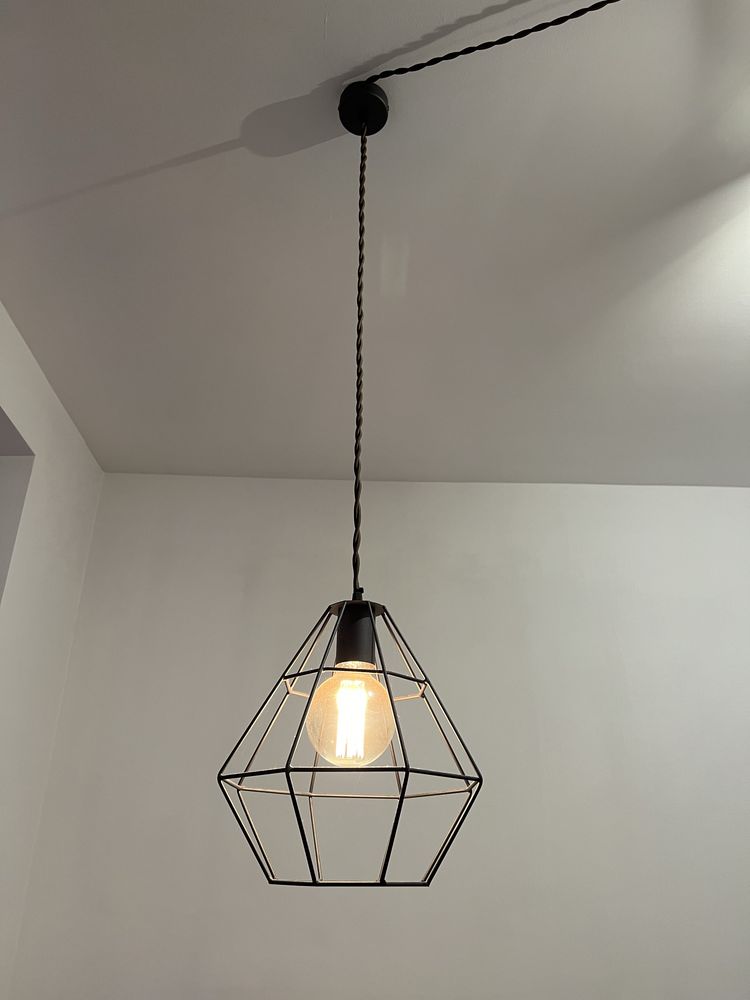 Lampa sufitowa wiesząca drutowa w stylu loft