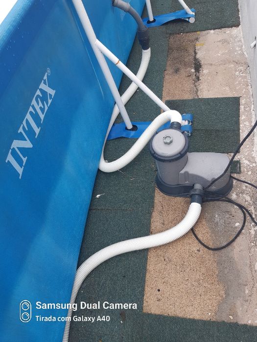 Piscina com bomba 4.5m x 2.2m
