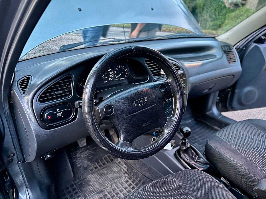 Автомобіль Шевроле Ланос