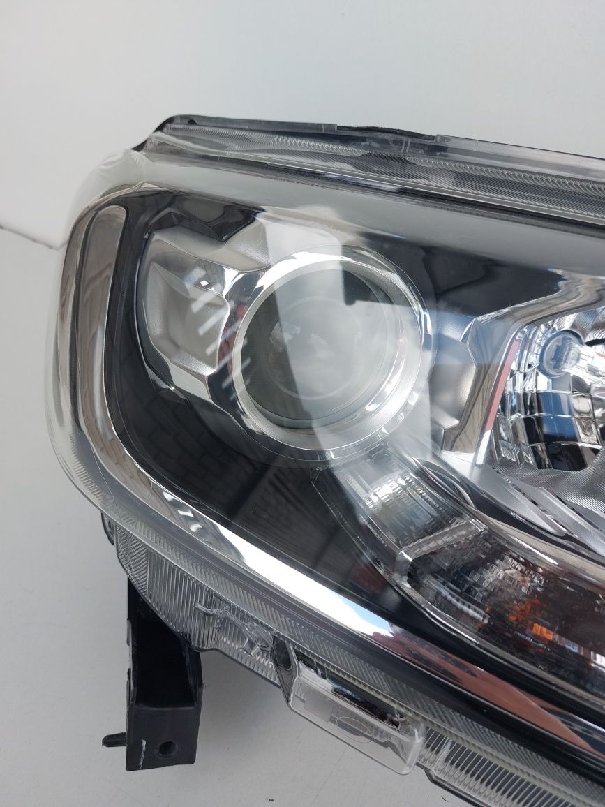 Lampa przednia prawa Ford Ranger 4 lift soczewka 15- Europa