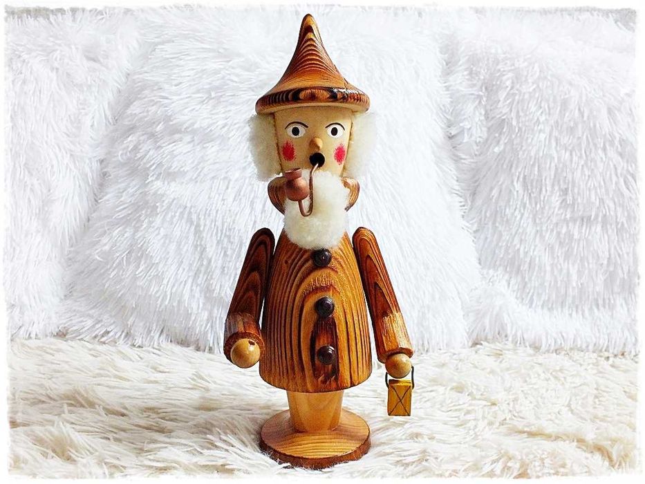 Stara figurka ludowa z drewna Dziadek do orzechów Pinokio