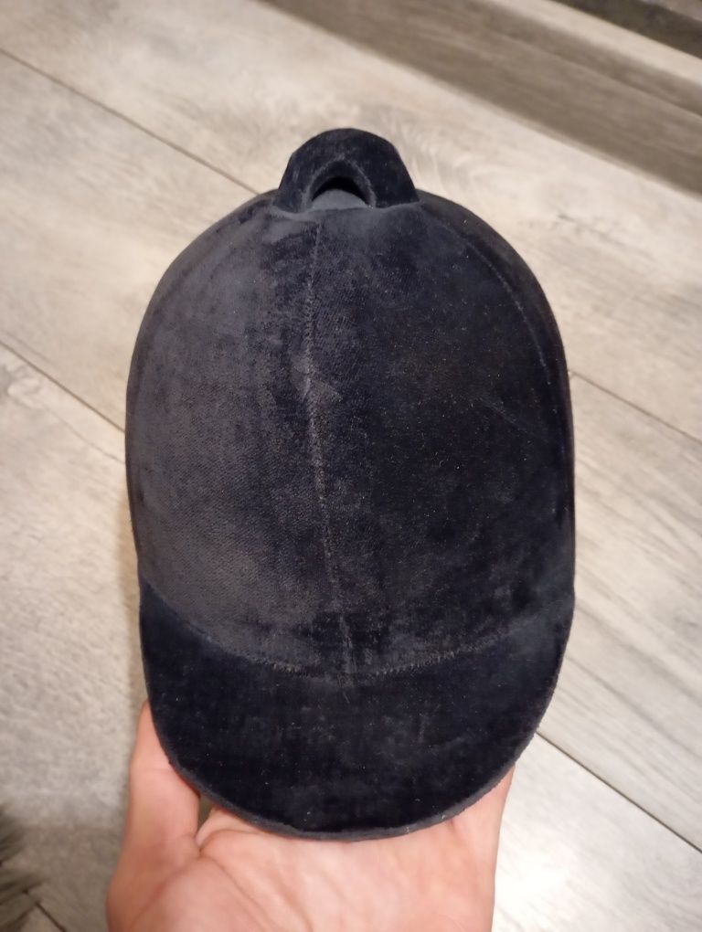 Toczek / kask jeździecki Czapka dżokejka, obwód 56cm, brak klamer