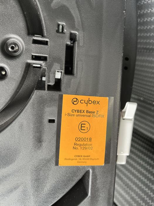 Fotelik Cybex Cloud Z wraz z bazą obrotową oraz adapterami